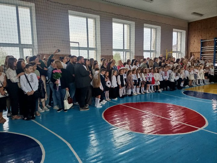 Як у луцькому ліцеї зустріли свято першого дзвоника Як у луцькому ліцеї зустріли свято першого дзвоника