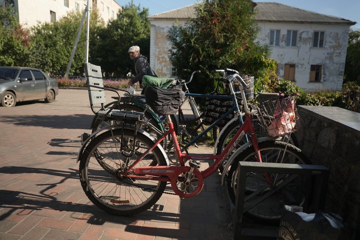 Місто велосипедістів без мобільного зв'язку. Як люди живуть у Білопіллі на Сумщині Місто велосипедістів без мобільного зв'язку. Як люди живуть у Білопіллі на Сумщині