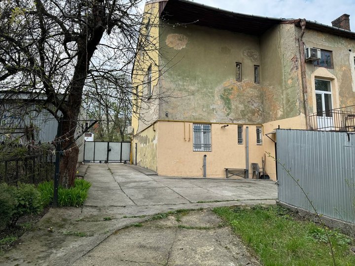 "Щоб не допустити зсуву": у Чернівцях планують укріпити аварійний схил над залізницею за майже 4 млн грн