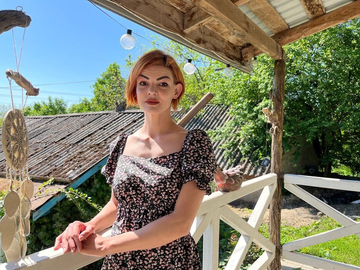 "Робота, як в хірурга — неправильний надріз і все": майстриня з Черкащини виготовляє сфери й амфори із шамотної глини