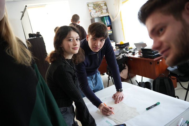 17-річна дівчина з Ромен створила ШІ-платформу для громадських організацій