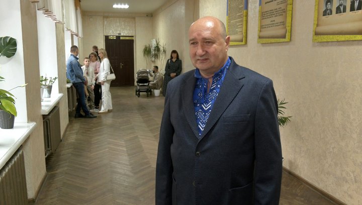 Як у луцькому ліцеї зустріли свято першого дзвоника Як у луцькому ліцеї зустріли свято першого дзвоника