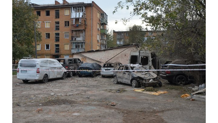 Шар бетонного пилу, жалоба за загиблими та оголений побут: репортаж із Прилук на Чернігівщині