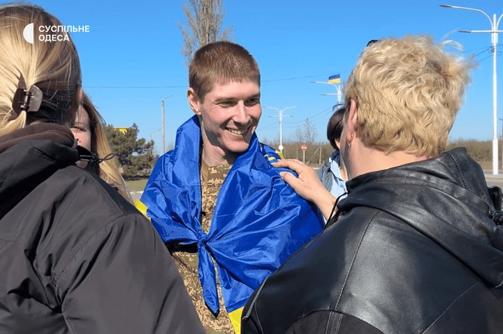 "Я не бачив, як вона росла": історія нацгвардійця з Одещини, який пережив чотири роки полону "Я не бачив, як вона росла": історія нацгвардійця з Одещини, який пережив чотири роки полону