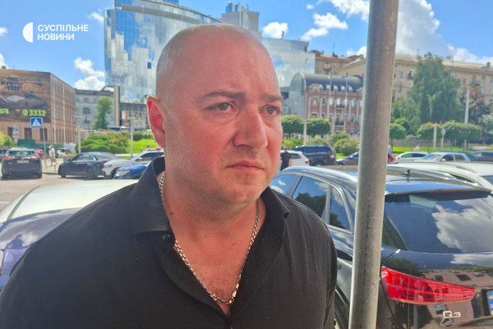 Адвокат ексслужбовця СБУ Віталя Жиковича Анатолій Іванов біля Печерського суду у Києві, 9 липня 2026 року Адвокат ексслужбовця СБУ Віталя Жиковича Анатолій Іванов біля Печерського суду у Києві, 9 липня 2026 року