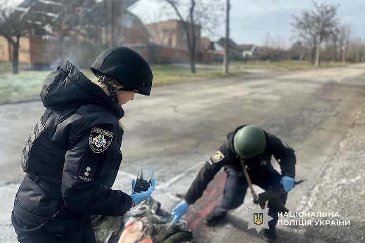 "Найскладніше — бачити людський біль". Чотири роки прицільних атак по Нікопольщині: війна очима поліцейських району