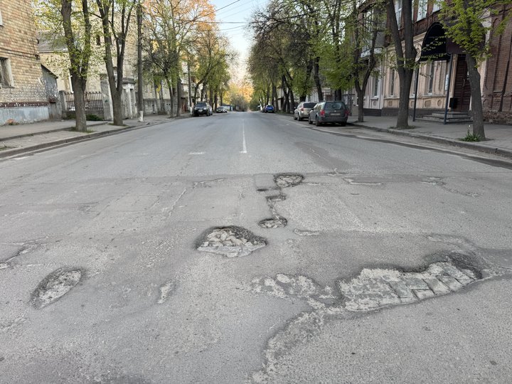 Історія під асфальтом: що відомо про стару бруківку в центрі Сум Історія під асфальтом: що відомо про стару бруківку в центрі Сум