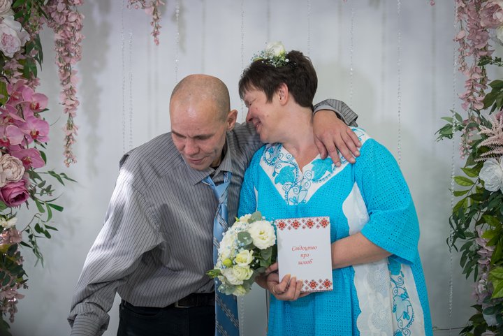 «Ми спочатку жартували, а потім... Жарт затягнувся». У центрі соцадаптації Дніпра одружилися переселенці «Ми спочатку жартували, а потім... Жарт затягнувся». У центрі соцадаптації Дніпра одружилися переселенці