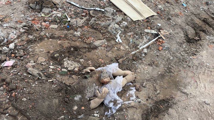 Атака на Прилуки: рятувальник Павло Левченко дістав з-під завалів 5-річну Зоряну і її маму