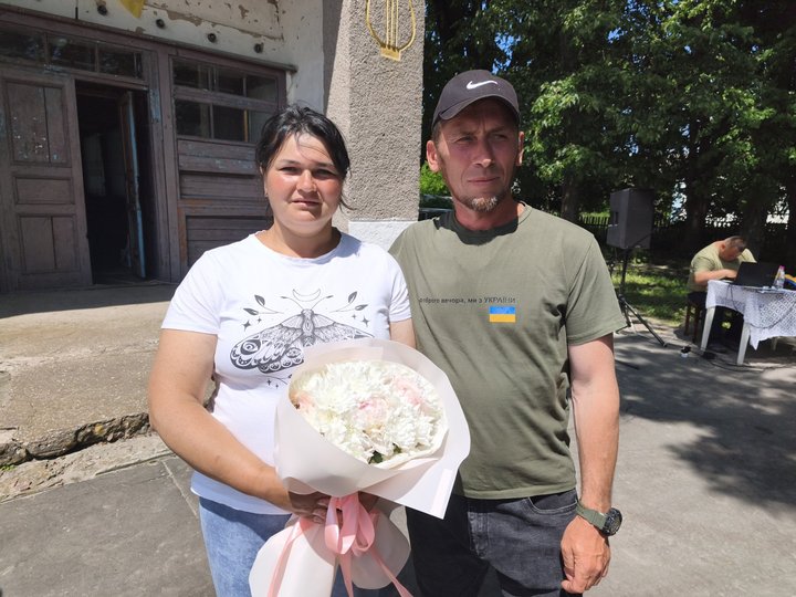 Після понад трьох років полону військовий Ігор Пивовар повернувся до рідного села на Житомирщині Після понад трьох років полону військовий Ігор Пивовар повернувся до рідного села на Житомирщині