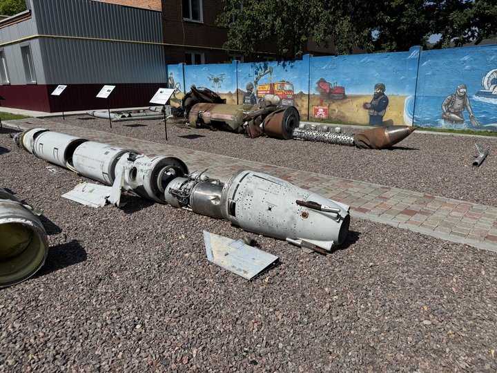 Чим Росія атакує регіон: рятувальники Полтавщини створили музей боєприпасів під відкритим небом