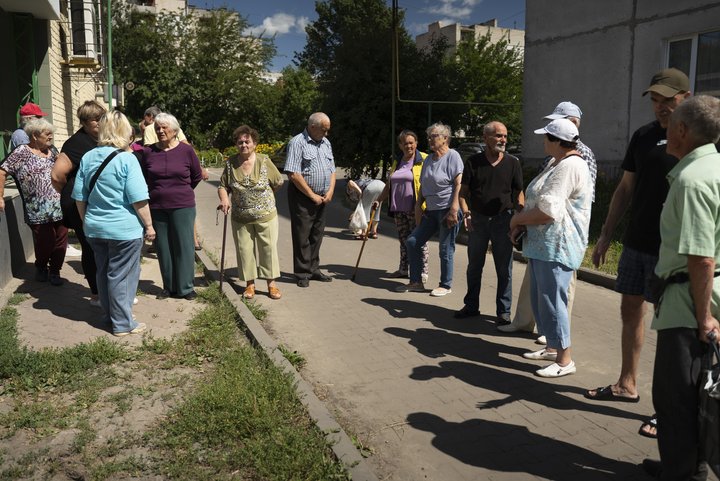 Мешканці Хіммістечка у Сумах протестують проти встановлення вишки мобільного зв'язку Мешканці Хіммістечка у Сумах протестують проти встановлення вишки мобільного зв'язку