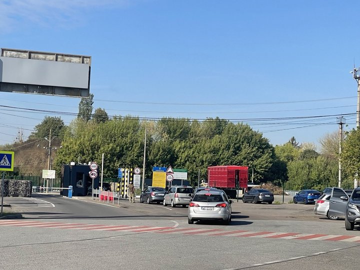 Люди їдуть на роботу, відпочинок, навчання: чи є черги на ПП «Устилуг» Люди їдуть на роботу, відпочинок, навчання: чи є черги на ПП «Устилуг»