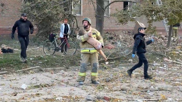 Шар бетонного пилу, жалоба за загиблими та оголений побут: репортаж із Прилук на Чернігівщині