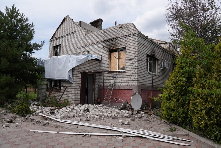 Один будинок зруйнований, ще 10 — пошкоджені. У Курилівці на Дніпропетровщині з'ясовують причину вибухів без тривоги