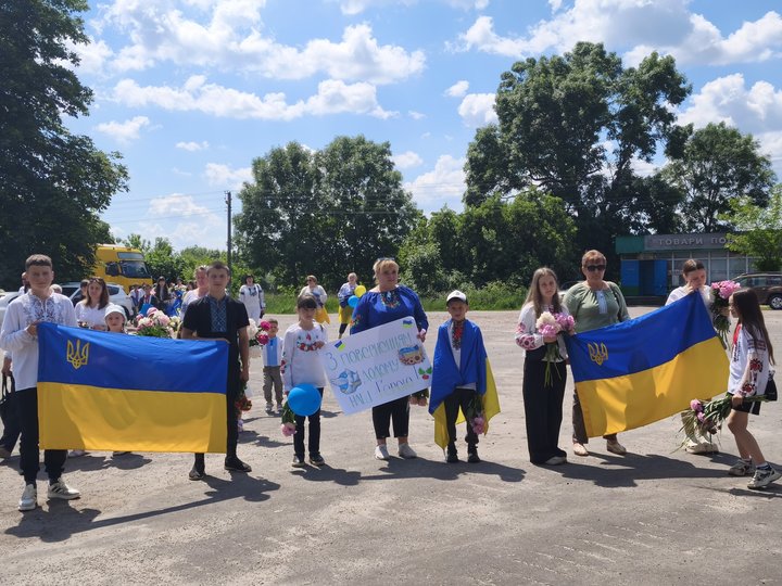 Після понад трьох років полону військовий Ігор Пивовар повернувся до рідного села на Житомирщині Після понад трьох років полону військовий Ігор Пивовар повернувся до рідного села на Житомирщині