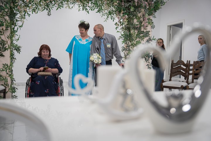 «Ми спочатку жартували, а потім... Жарт затягнувся». У центрі соцадаптації Дніпра одружилися переселенці «Ми спочатку жартували, а потім... Жарт затягнувся». У центрі соцадаптації Дніпра одружилися переселенці
