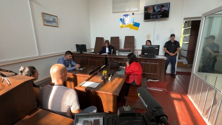 «Дитина не повернулась, легше не стало»: батьки про вирок поліцейській, яка у Прилуках на смерть збила 6-річну дівчинку «Дитина не повернулась, легше не стало»: батьки про вирок поліцейській, яка у Прилуках на смерть збила 6-річну дівчинку