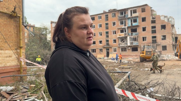 «Це війна проти дітей»: як Катерина Чміль разом із сім'єю вибиралася зі зруйнованого росіянами будинку у Прилуках