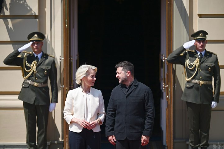 Президент України Володимир Зеленський та президентка Європейської комісії Урсула фон дер Ляєн під час зустрічі у Києві, 15 липня 2026 року Президент України Володимир Зеленський та президентка Європейської комісії Урсула фон дер Ляєн під час зустрічі у Києві, 15 липня 2026 року