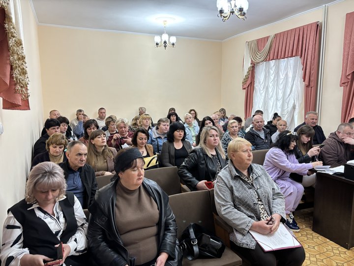 "Нас поставили перед фактом": у громаді на Вінниччині жителі прийшли на засідання виконкому через нові тарифи на воду "Нас поставили перед фактом": у громаді на Вінниччині жителі прийшли на засідання виконкому через нові тарифи на воду