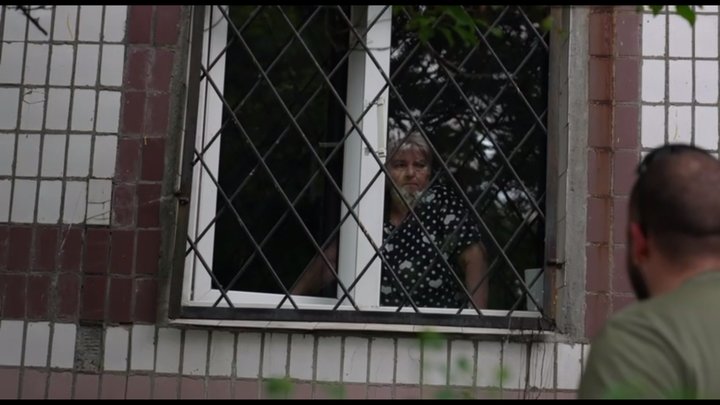 У Кам'янському жінку підозрюють у катуванні 7-річного сина: дитину знайшли прикутою ланцюгом до батареї