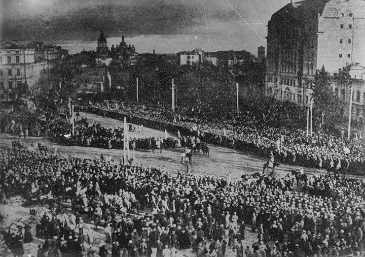 22 січня 1919 року на Софійській площі в Києві проголосили об’єднання УНР і Західноукраїнської Народної Республіки