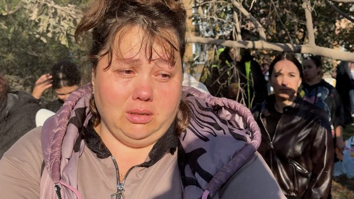 «Сестра взяла слухавку, сказала, що їх привалило. І все, більше нічого не знаю»: прилучани про ракетний удар по місту