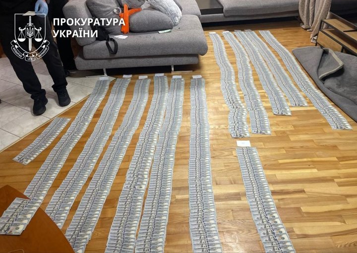 Операція на хребті заради «непридатності». У Дніпрі викрили медпрацівницю на хабарі у 12 000 доларів Операція на хребті заради «непридатності». У Дніпрі викрили медпрацівницю на хабарі у 12 000 доларів