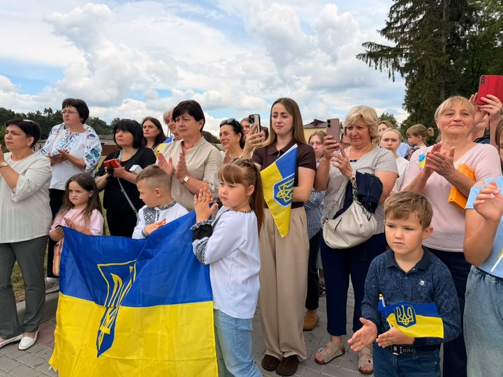 На Тернопільщині зустріли звільненого з полону військового