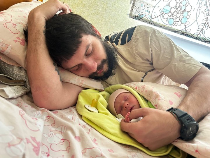 За кілька хвилин до загибелі побачив відео одномісячної доньки. Спогади про військового 93-ї ОМБр Владислава Сібарова За кілька хвилин до загибелі побачив відео одномісячної доньки. Спогади про військового 93-ї ОМБр Владислава Сібарова