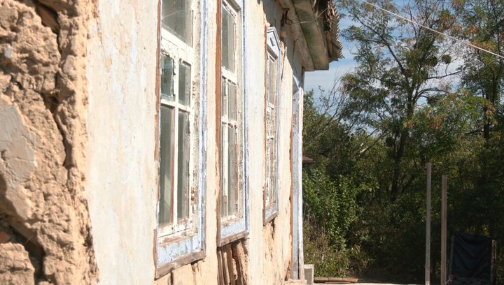 Черкащанка відновлює родову хатину в пам'ять про загиблого чоловіка військовослужбовця Черкащанка відновлює родову хатину в пам'ять про загиблого чоловіка військовослужбовця