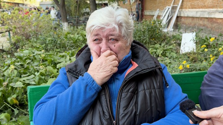 «Сестра взяла слухавку, сказала, що їх привалило. І все, більше нічого не знаю»: прилучани про ракетний удар по місту