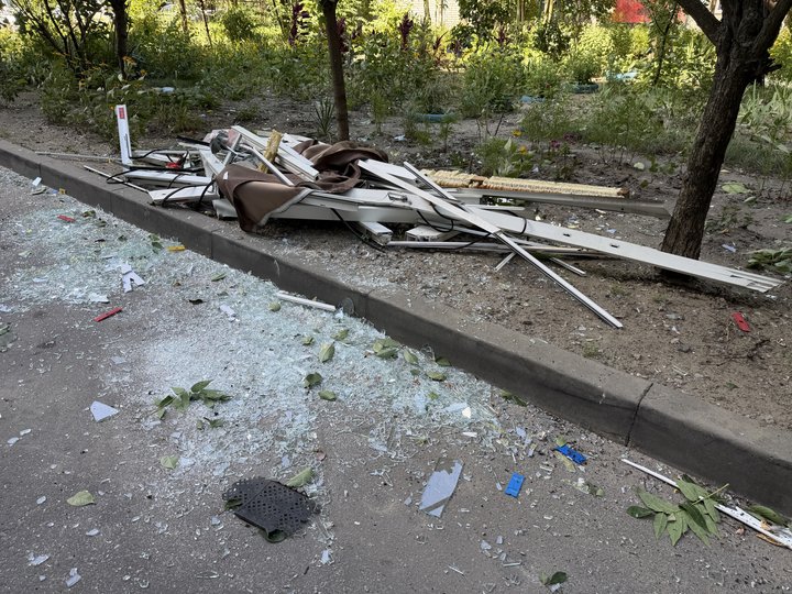 У Дніпрі в Амур-Нижньодніпровському районі пролунав вибух у багатоповерхівці: травмовані двоє людей У Дніпрі в Амур-Нижньодніпровському районі пролунав вибух у багатоповерхівці: травмовані двоє людей