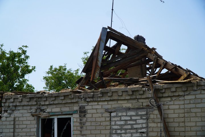 «Ніхто не допомагає, житла немає»: чому родини з дітьми не хочуть залишати прифронтові села на Дніпропетровщині