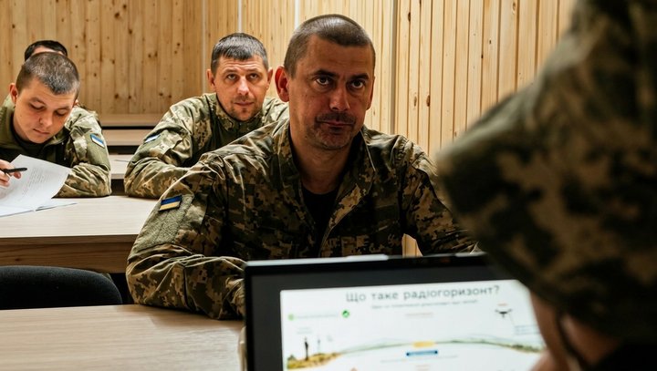 Розвідка, ураження, логістика: як у школі пілотів «Сапсан» 14 ОМБр вишколюють майбутніх асів БпЛА