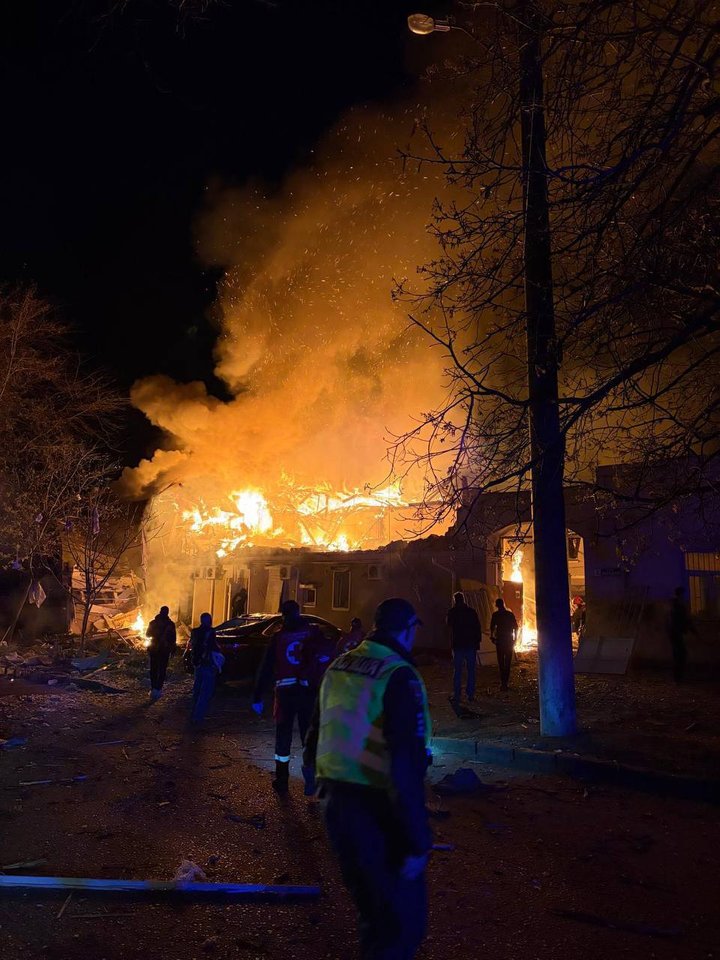 Унаслідок нічної атаки на Одесу є влучання у житлові будинки: є поранені