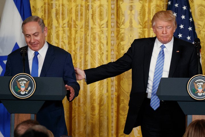 Президент США Дональд Трамп (праворуч) та прем'єр-міністр Ізраїлю Беньямін Нетаньягу під час їхньої спільної пресконференції у Вашингтоні, 15 лютого 2017 року