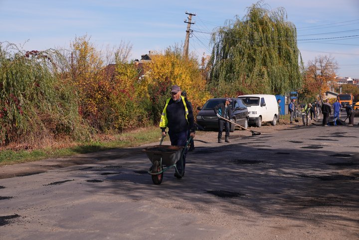 Люди, Загвіздя, Франківщина, дорога, ремонт Люди, Загвіздя, Франківщина, дорога, ремонт