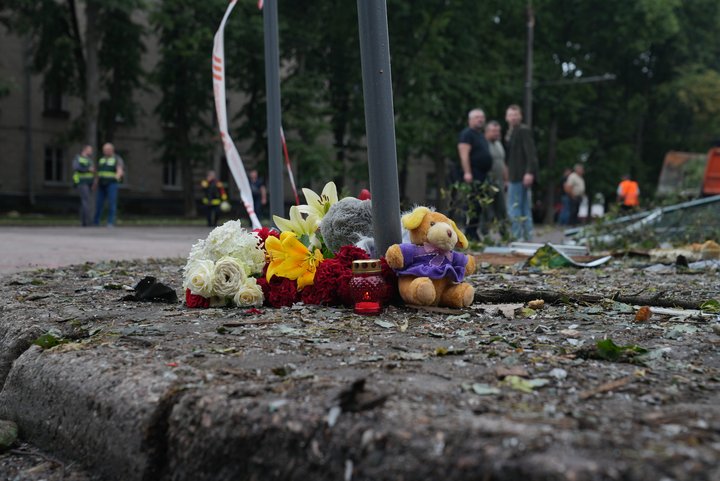 “Люди були в шоці, вони не розуміли, яке горе пережили”. Мешканці Сум про атаку РФ КАБами та як усувають наслідки