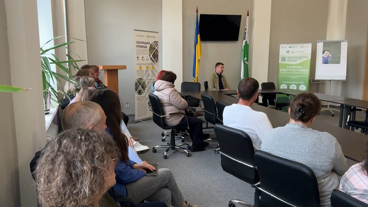 "Хочемо школу, а не філію": на Чернігівщині батьки школярів Сосницької ЗОШ протестують проти реорганізації закладу "Хочемо школу, а не філію": на Чернігівщині батьки школярів Сосницької ЗОШ протестують проти реорганізації закладу