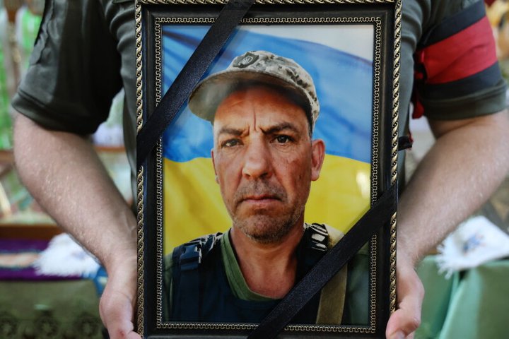 Понад півтора року вважали безвісти зниклим: у Луцькій громаді попрощалися з 44-річним військовослужбовцем Юрієм Клевцем