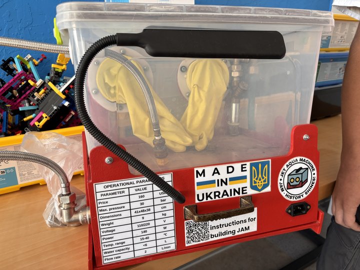 Пристрій, що чистить археологічні знахідки: школярі винайшли робот, який не шкодить артефактам Пристрій, що чистить археологічні знахідки: школярі винайшли робот, який не шкодить артефактам