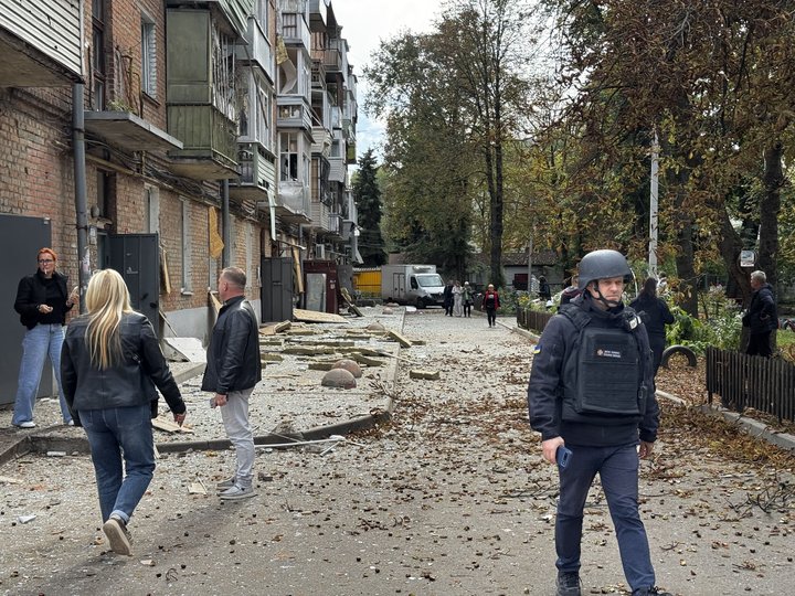 «Всі почали кричати, плакати»: у Сумах через атаку армії РФ загинули двоє людей «Всі почали кричати, плакати»: у Сумах через атаку армії РФ загинули двоє людей