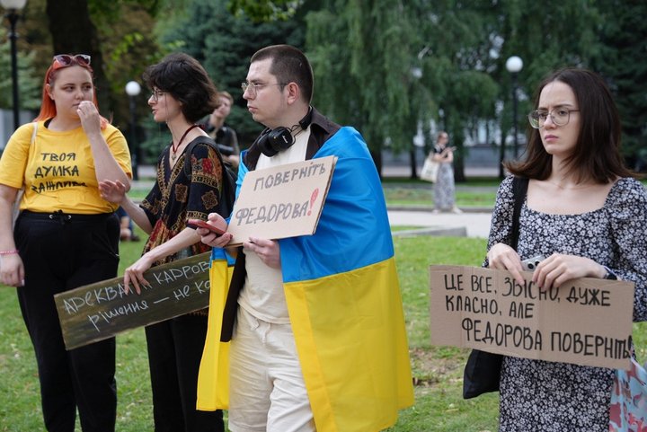 Десятий день дніпряни мітингують за поновлення Федорова на посаді міністра оборони Десятий день дніпряни мітингують за поновлення Федорова на посаді міністра оборони