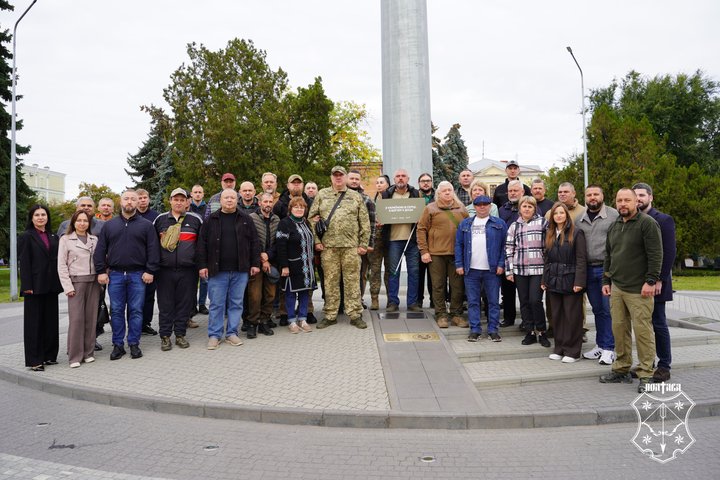 У Полтаві встановили пам’ятний знак на честь штурмового загону «Одін» У Полтаві встановили пам’ятний знак на честь штурмового загону «Одін»