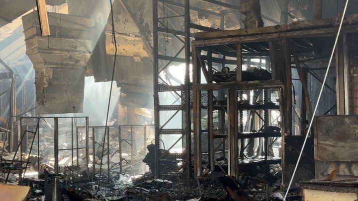 Не чули вибуху і побачили чорний дим зі своїх вікон: що кажуть очевидці про атаку «Епіцентру» у Прилуках на Чернігівщині Не чули вибуху і побачили чорний дим зі своїх вікон: що кажуть очевидці про атаку «Епіцентру» у Прилуках на Чернігівщині