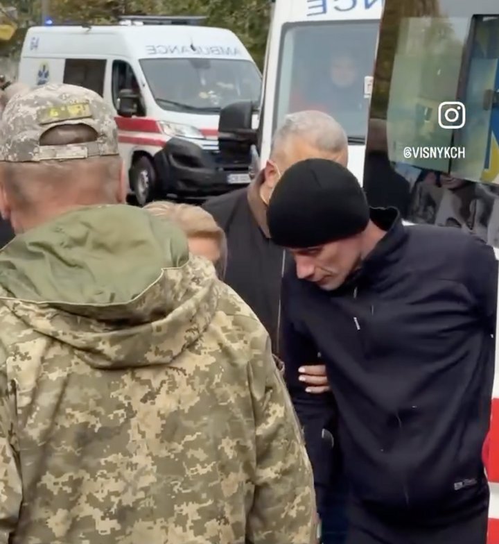 «Він ще досі не розуміє, що нарешті вдома». Після понад чотирьох років полону повернувся військовий Андрій Каїрський
