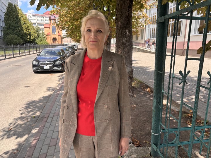 Дерева уражає міль та страждають від спеки: в Луцьку масово сохнуть каштани