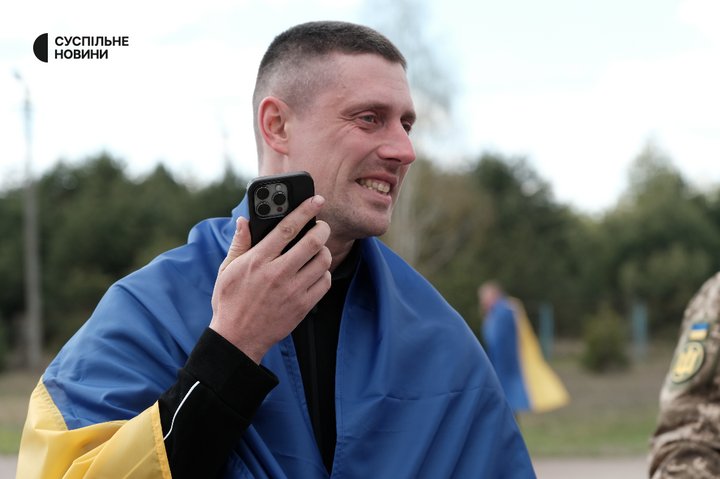 73-й обмін між Україною та РФ: з російського полону повернулись 193 українські оборонці